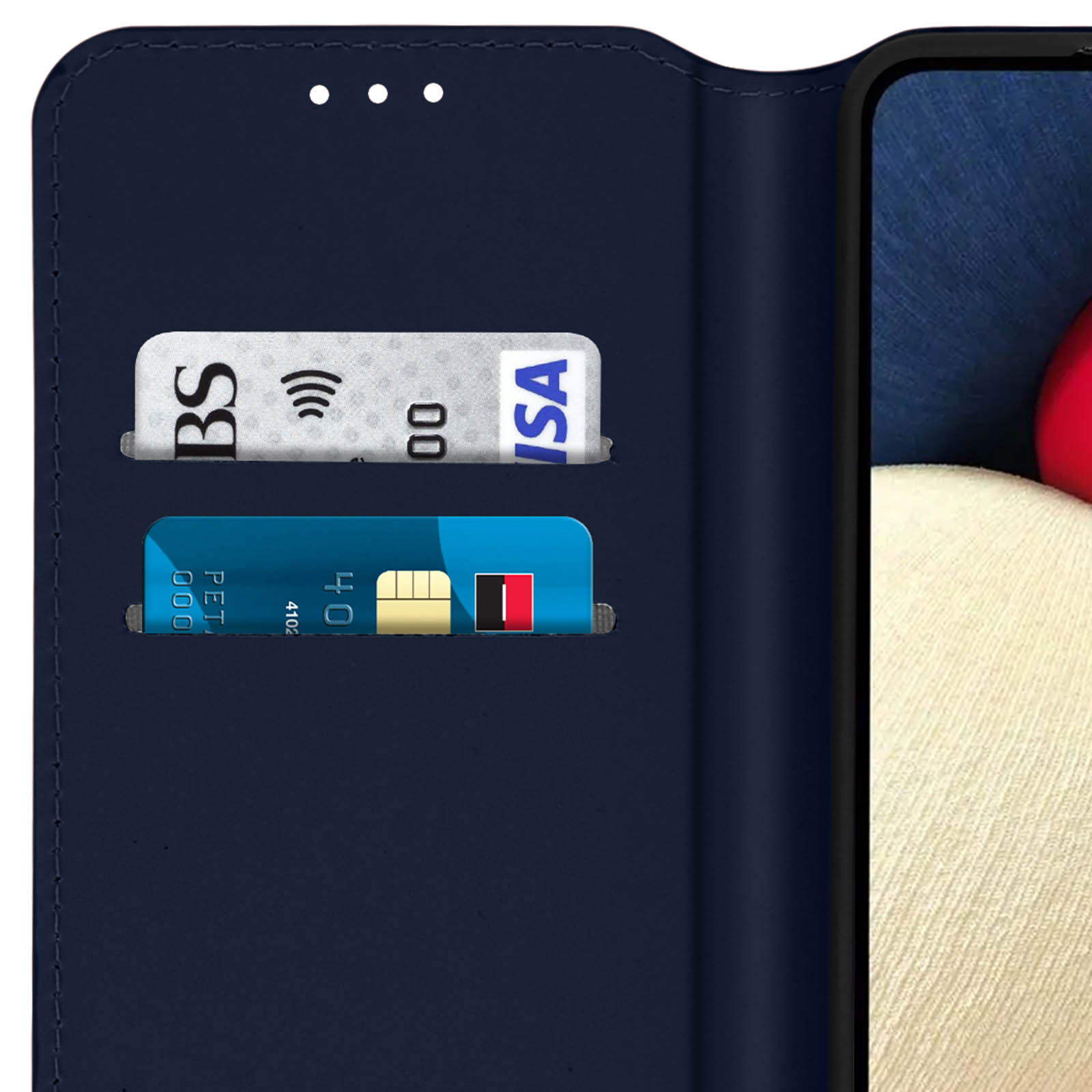 Custodia blu scuro per telefono con slot per carte, che mostra due carte.