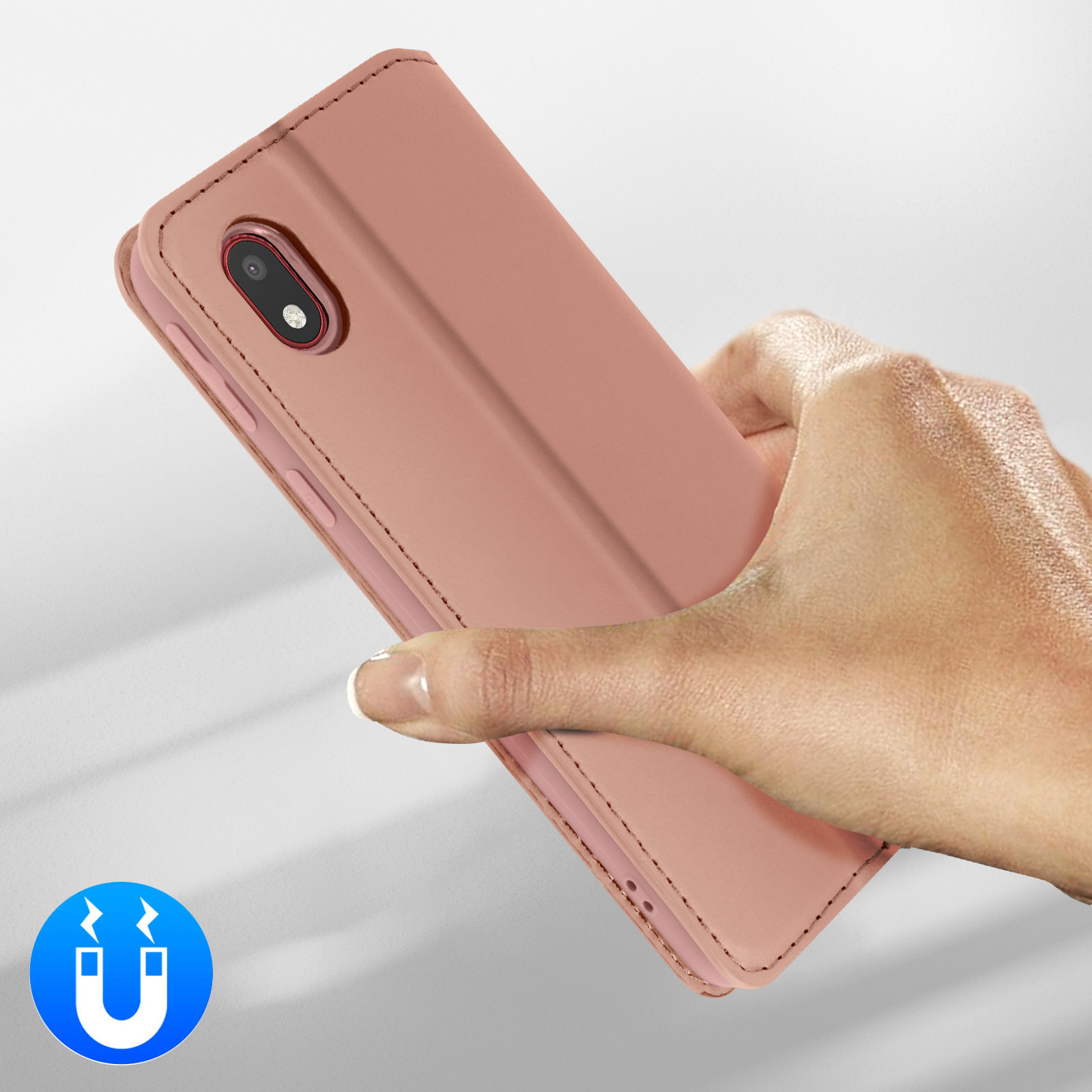 Une main tient un étui de téléphone rose à fermeture magnétique.