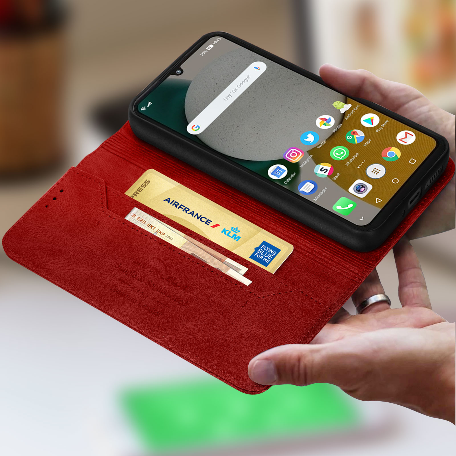 Rode portemonnee met telefoon, Air France/KLM kaart en bankbiljetten.
