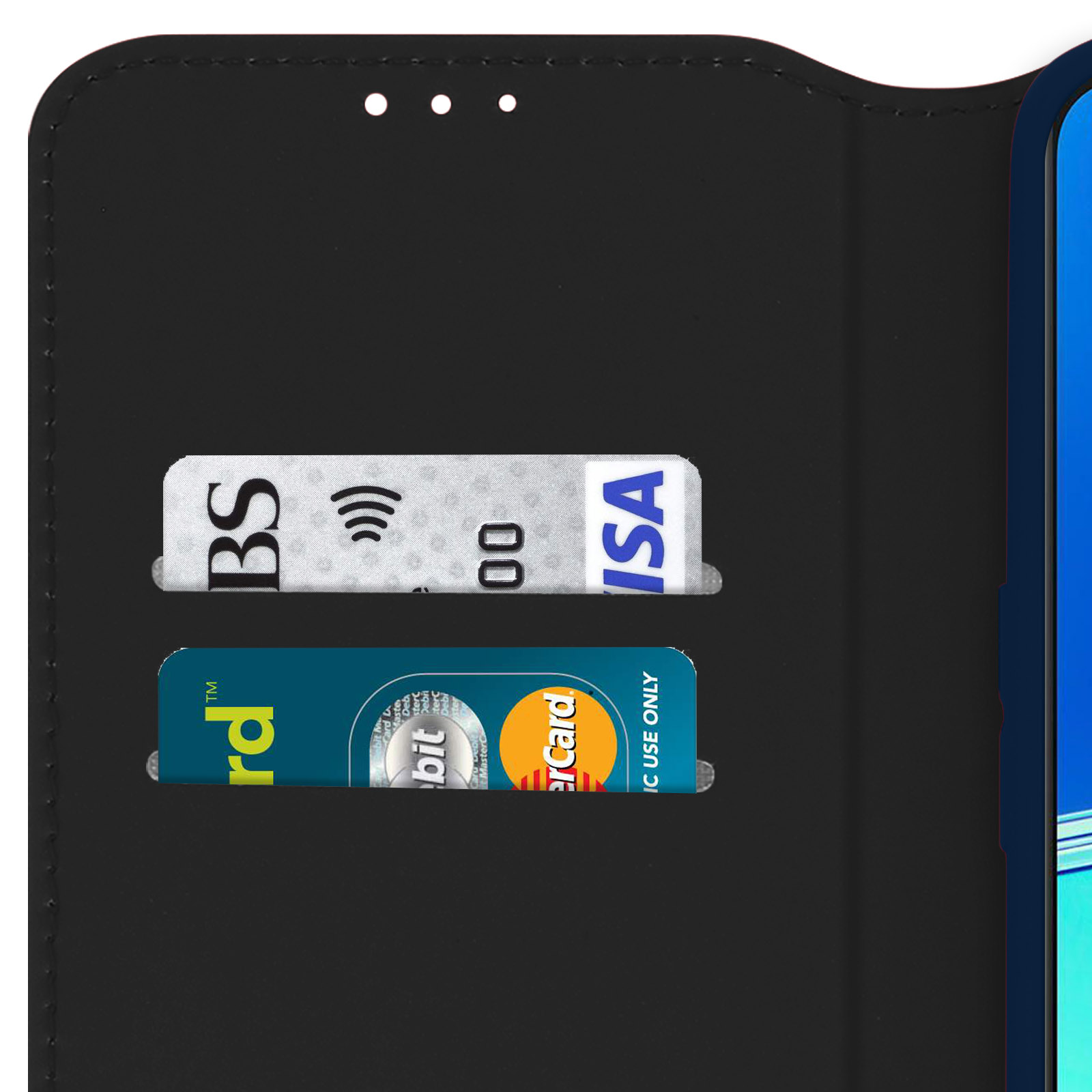 Un étui portefeuille noir contient deux cartes : une carte Visa et une carte de débit Mastercard.