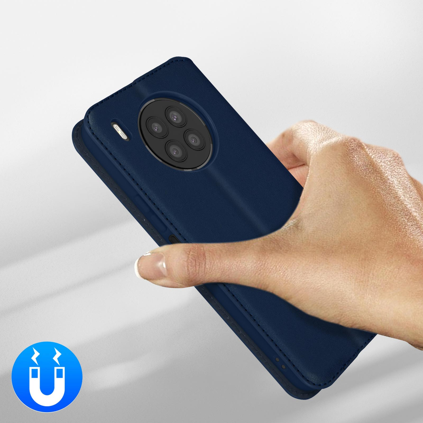 Une main tient un étui de téléphone bleu foncé avec une icône d'aimant.