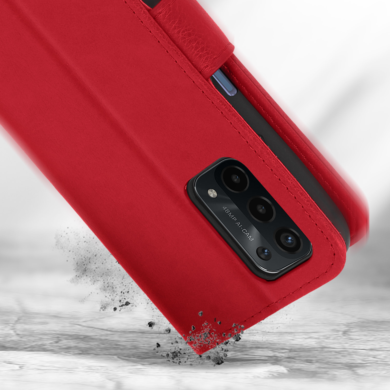 Étui de téléphone rouge tombant sur une surface grise, poussière tourbillonnante.