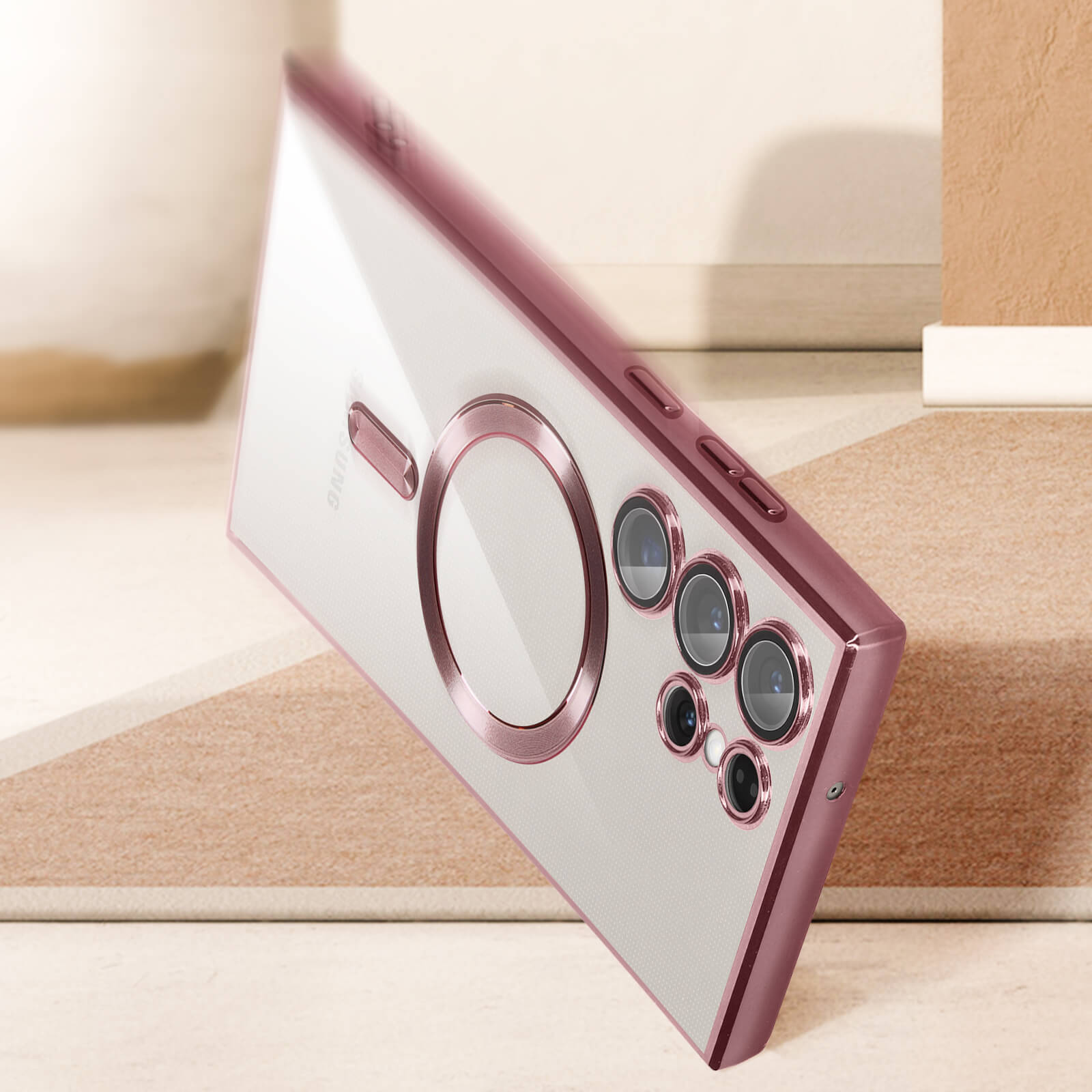 Een roségouden telefoon met meerdere camera's en een ringhouder.