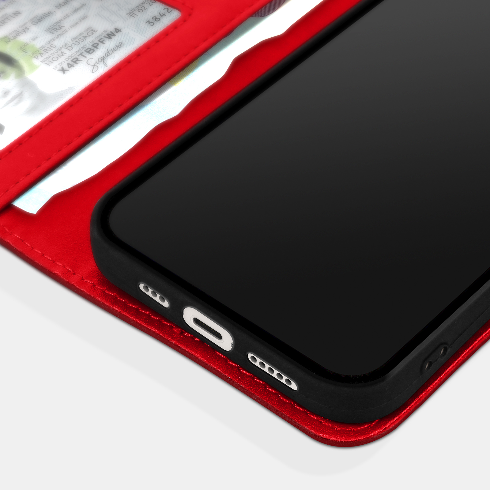 Rode telefoonhoes met zwarte smartphone en zichtbare ID-gegevens.