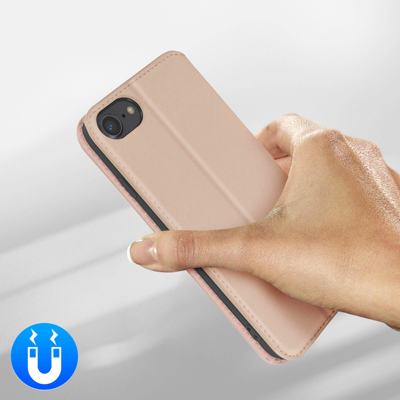 Une main tenant un étui de téléphone rose à fermeture magnétique.