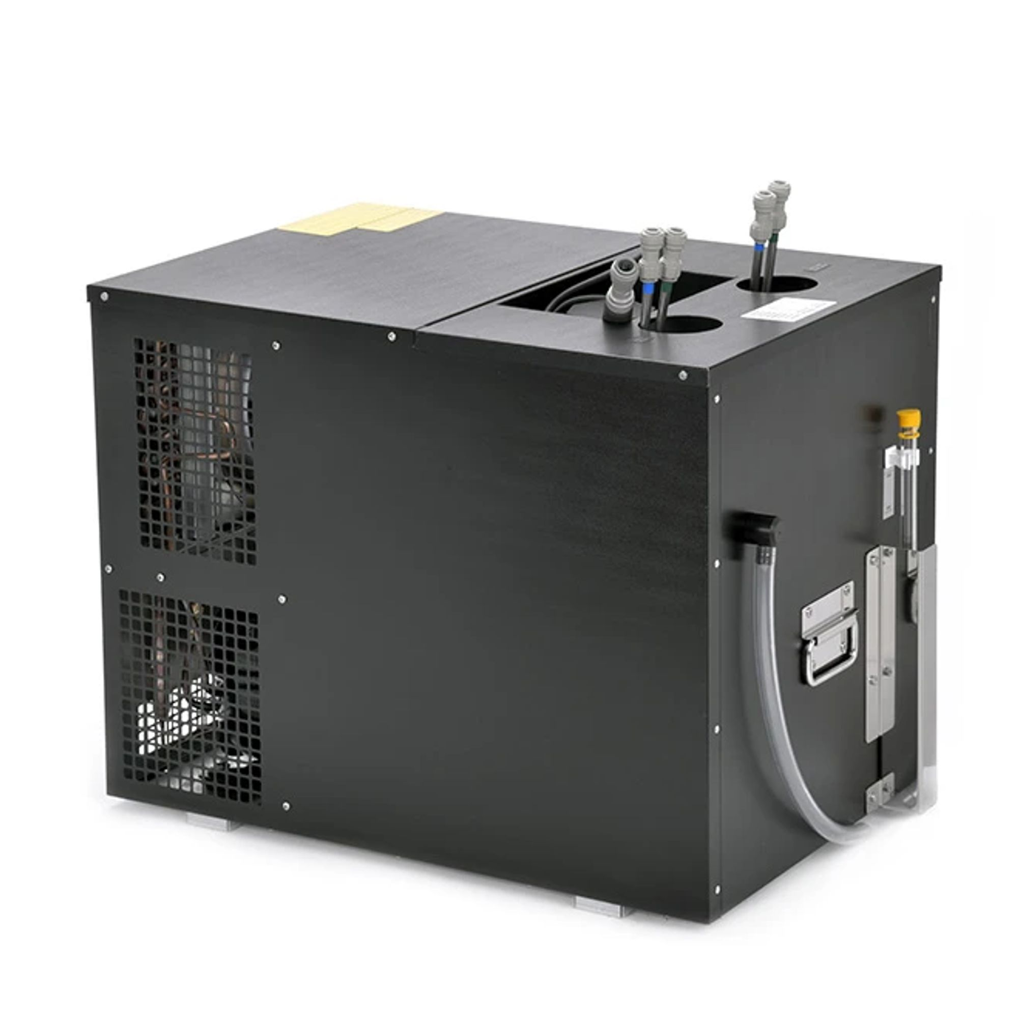 Zwarte koelunit met connectoren en ventilatierooster.