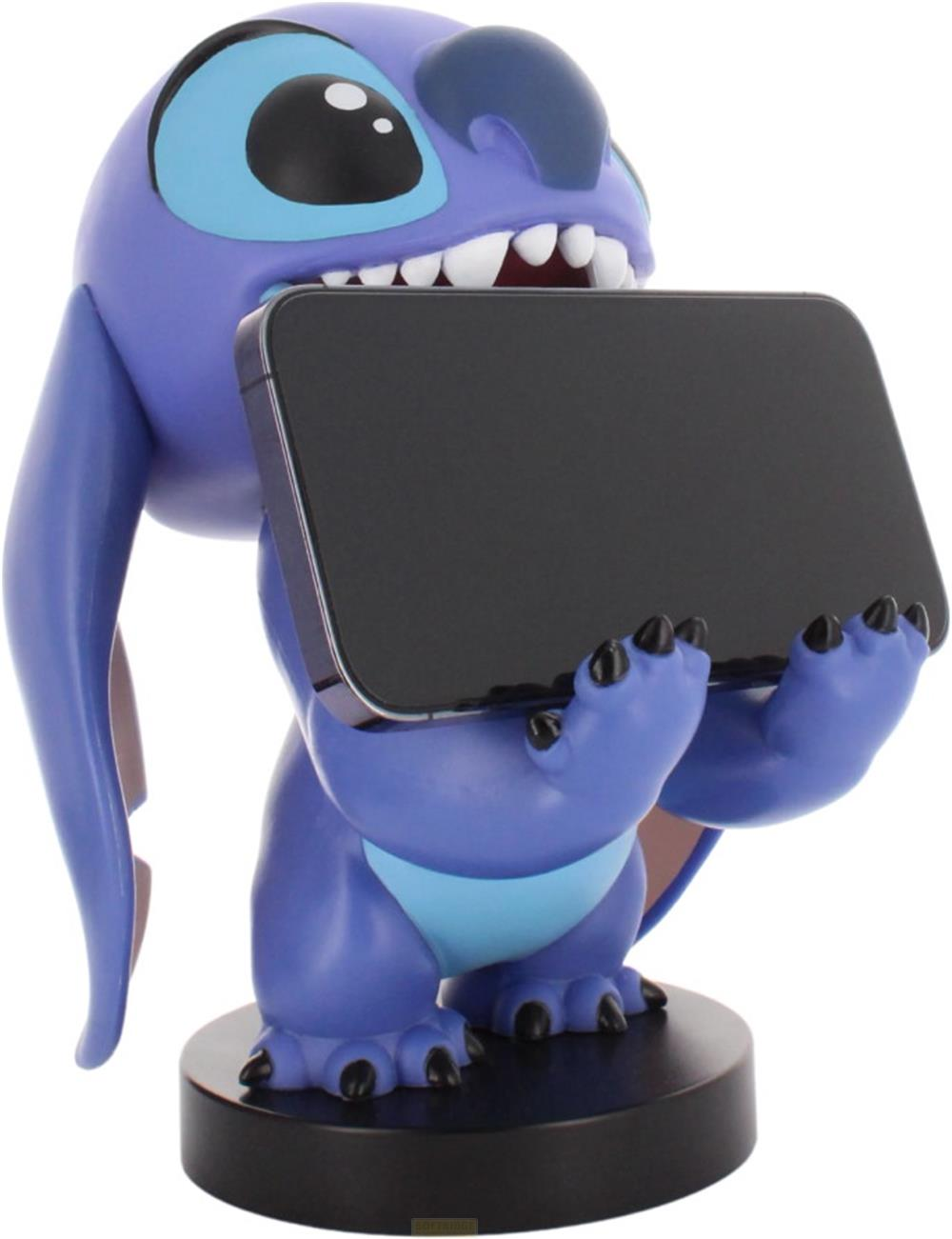 Una statuetta viola di Stitch che tiene uno smartphone con entrambe le mani.