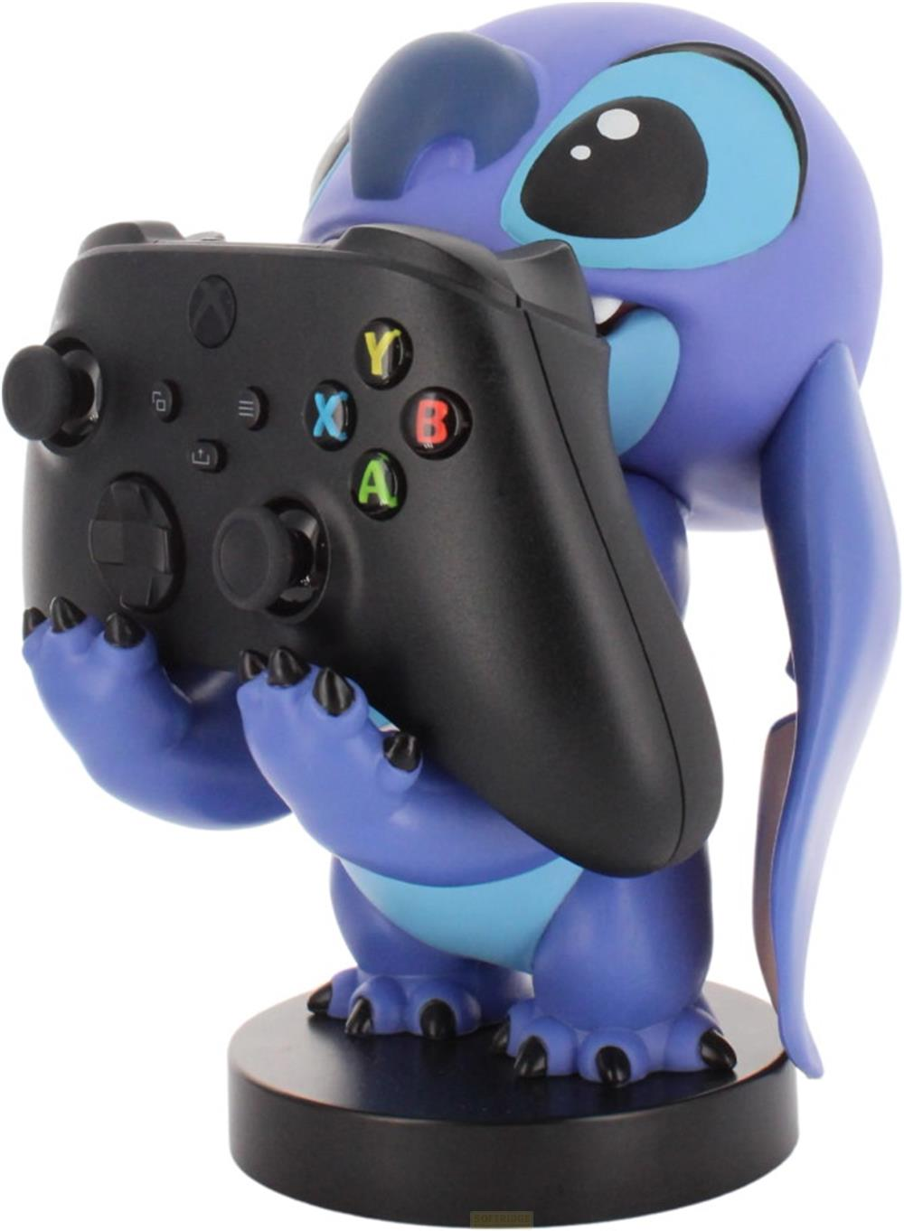 Una statuetta viola tiene un controller Xbox nero con pulsanti colorati.
