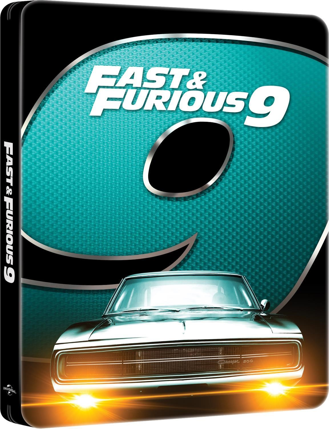 Zilveren Dodge Charger met "Fast & Furious 9" logo op teal achtergrond.