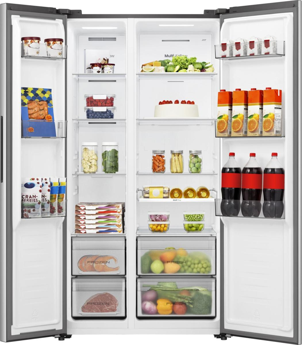 Un refrigerador abierto con alimentos, incluyendo frutas, verduras y bebidas.