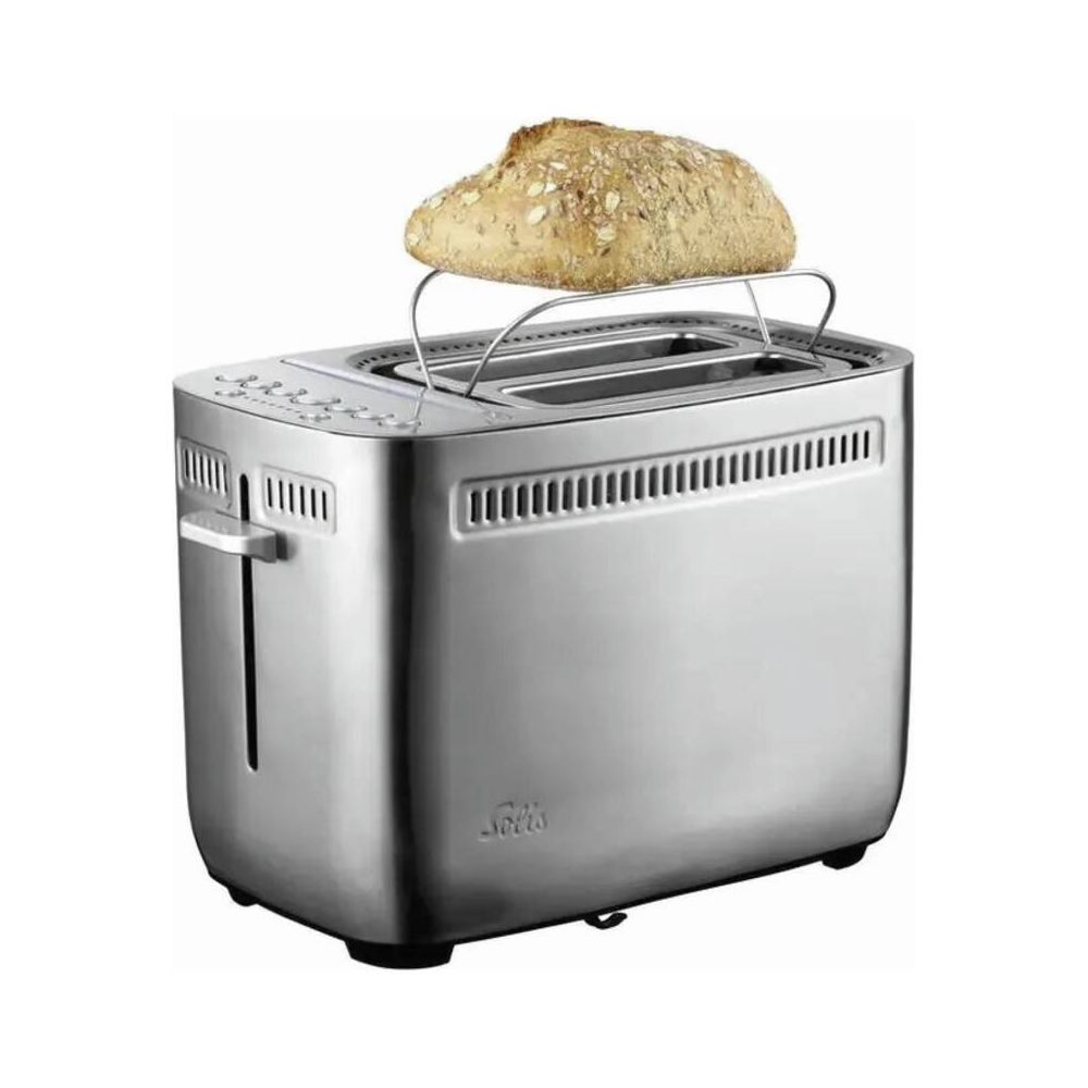 Un grille-pain argenté avec une miche de pain sur un réchaud.