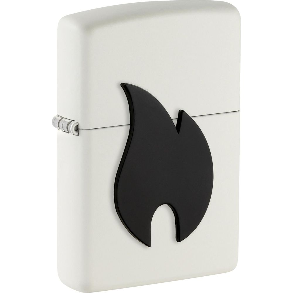 Accendino bianco con logo fiamma nera sul lato. Primo piano.