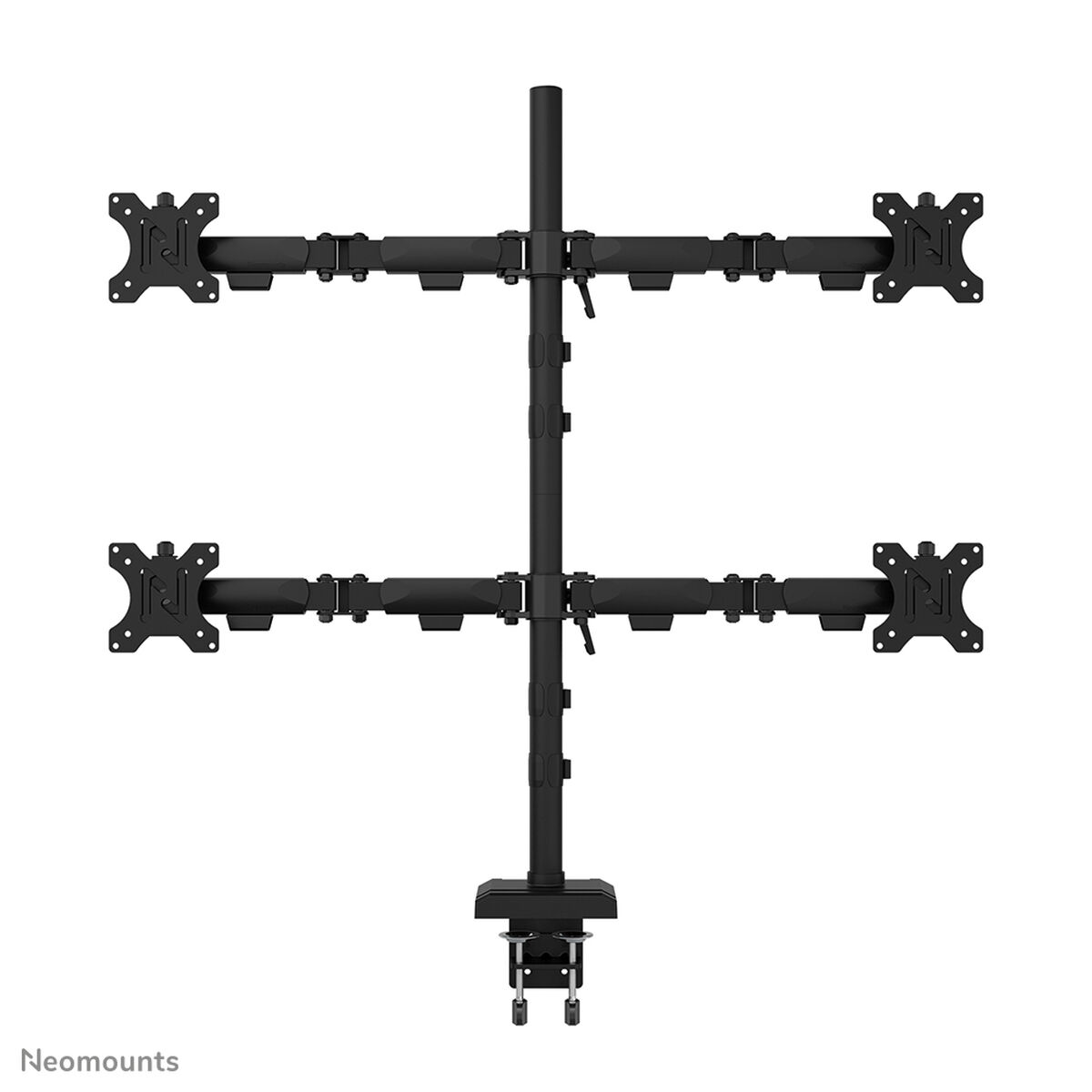 Un supporto nero per quattro monitor con bracci regolabili su sfondo bianco.