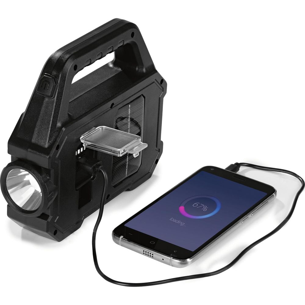 Schwarzes Solarladegerät mit integrierter Lampe und USB-Anschluss, lädt ein Smartphone.