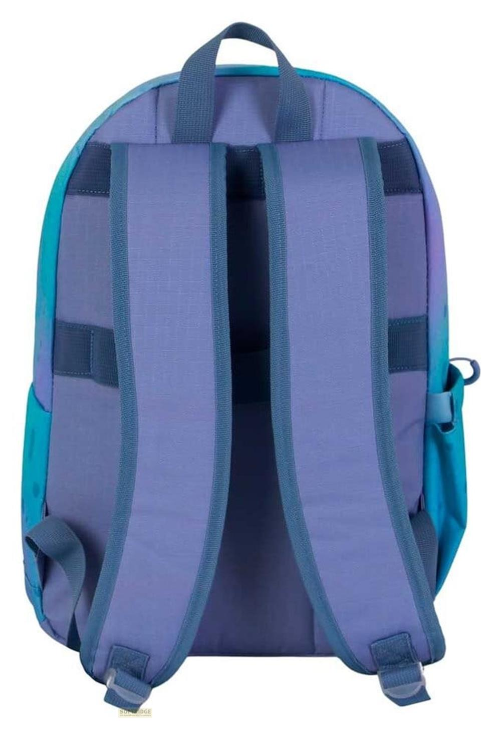Vista trasera de una mochila morada y azul con correas acolchadas.