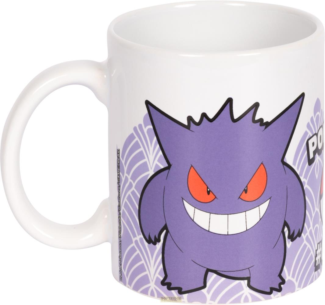 Eine weiße Tasse mit einer lila Gengar Pokémon-Figur und gemustertem Hintergrund.