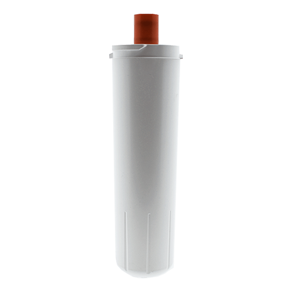 Ein weißer Wasserfilter mit einem roten oberen Teil auf grünem Hintergrund.