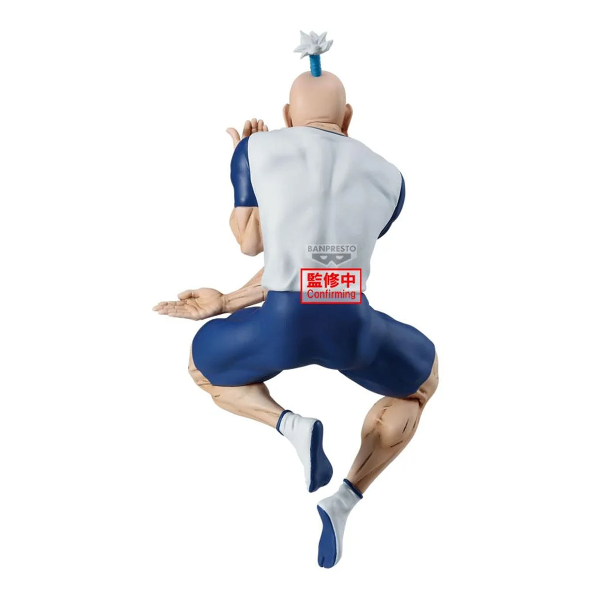 Eine Figur eines Mannes mit Glatze und einem blauen Trainingsanzug, der in der Luft schwebt.