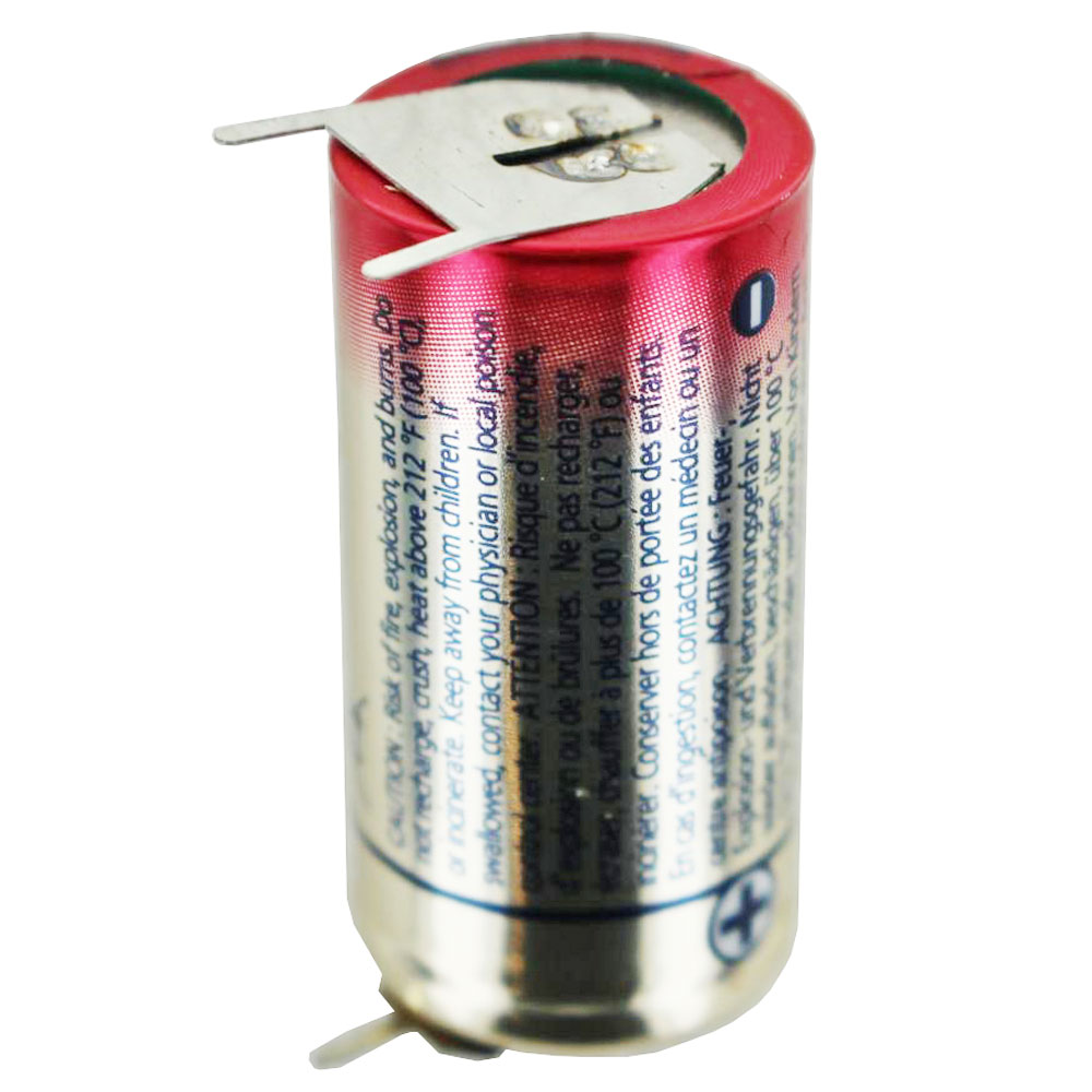 Rote Batterie mit Warnhinweisen auf Englisch, Französisch und Deutsch.