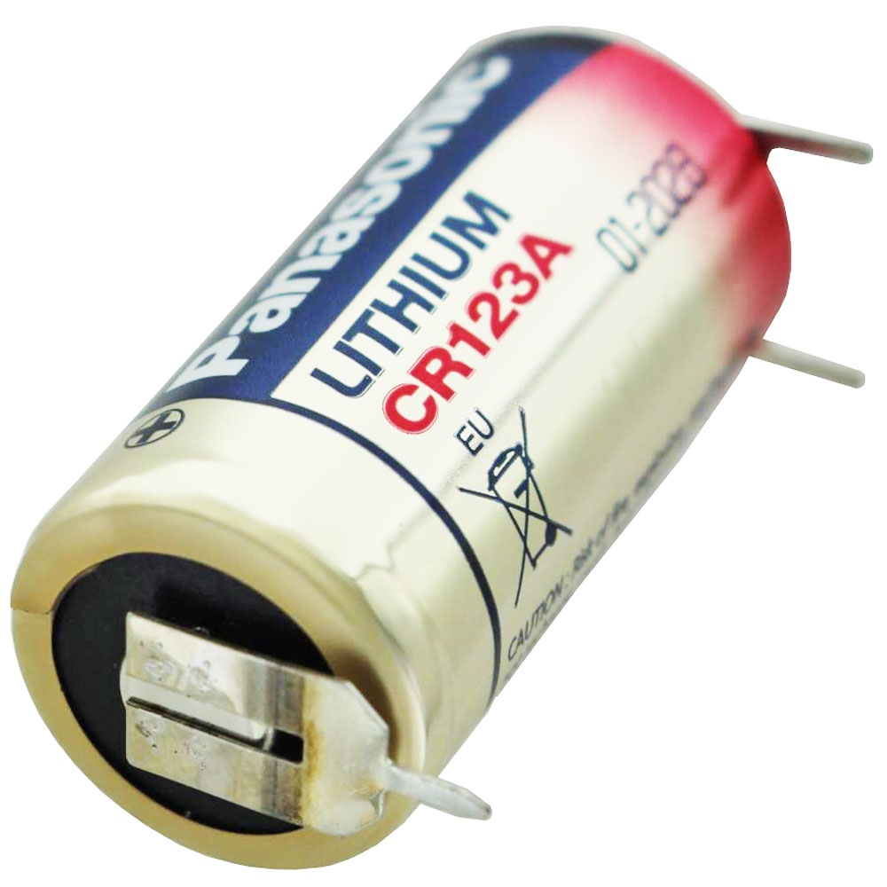 Panasonic CR123A Lithium-Batterie mit Metallkontakten und Pins.