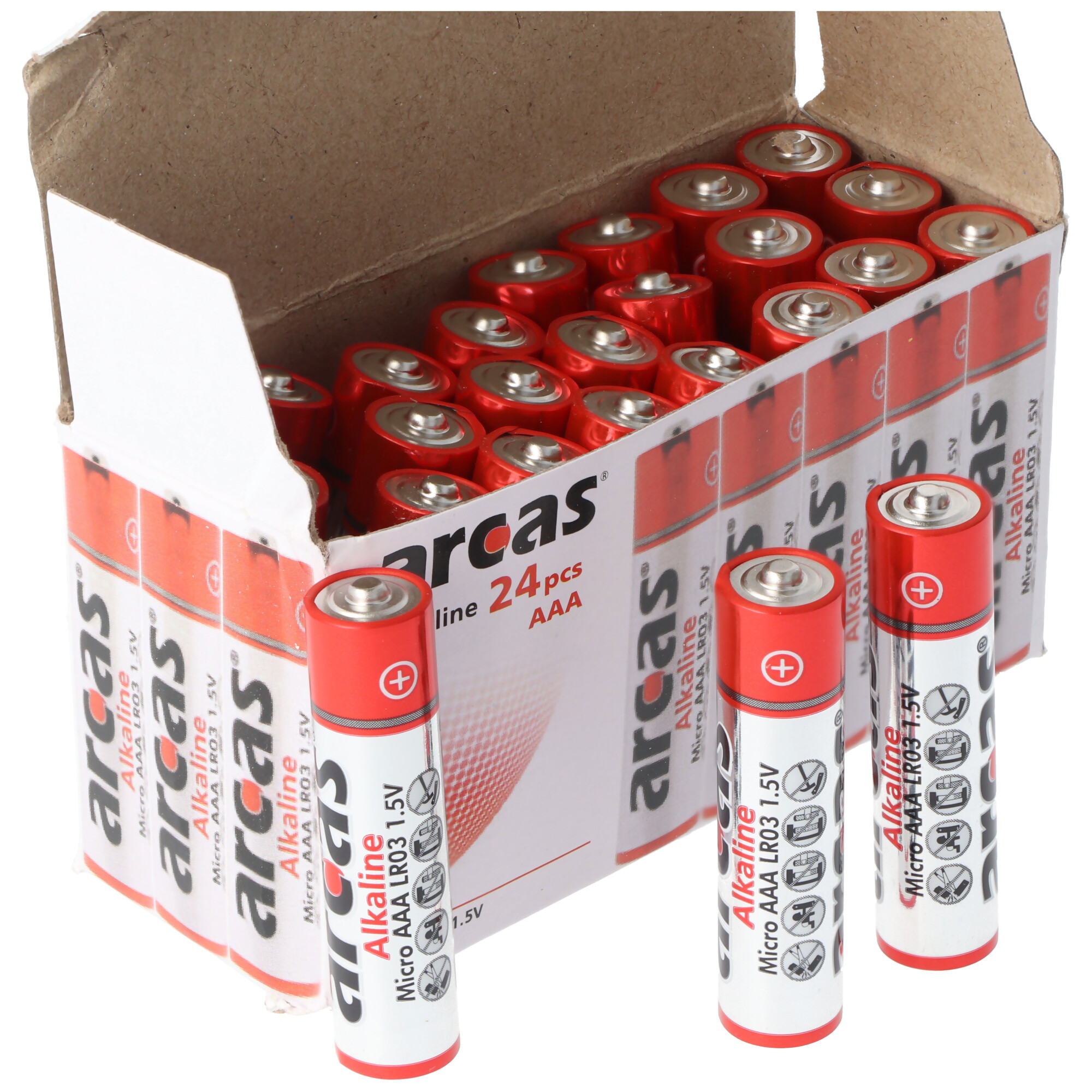 Eine offene Packung mit 24 Arcas AAA Alkaline-Batterien, einige sind herausgenommen.