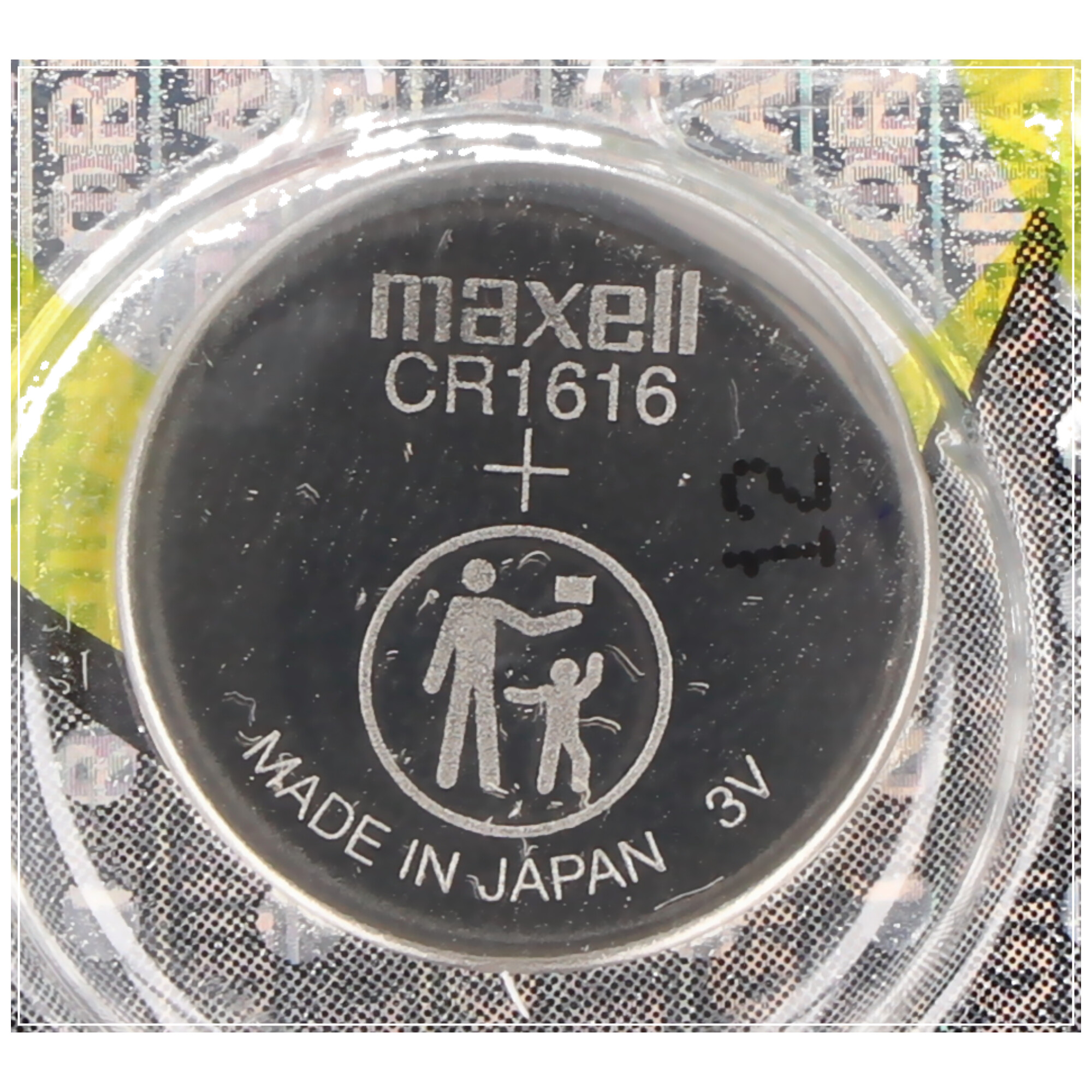 Maxell CR1616 3V Batterie Made in Japan. Mit Kindersicherheitssymbol.