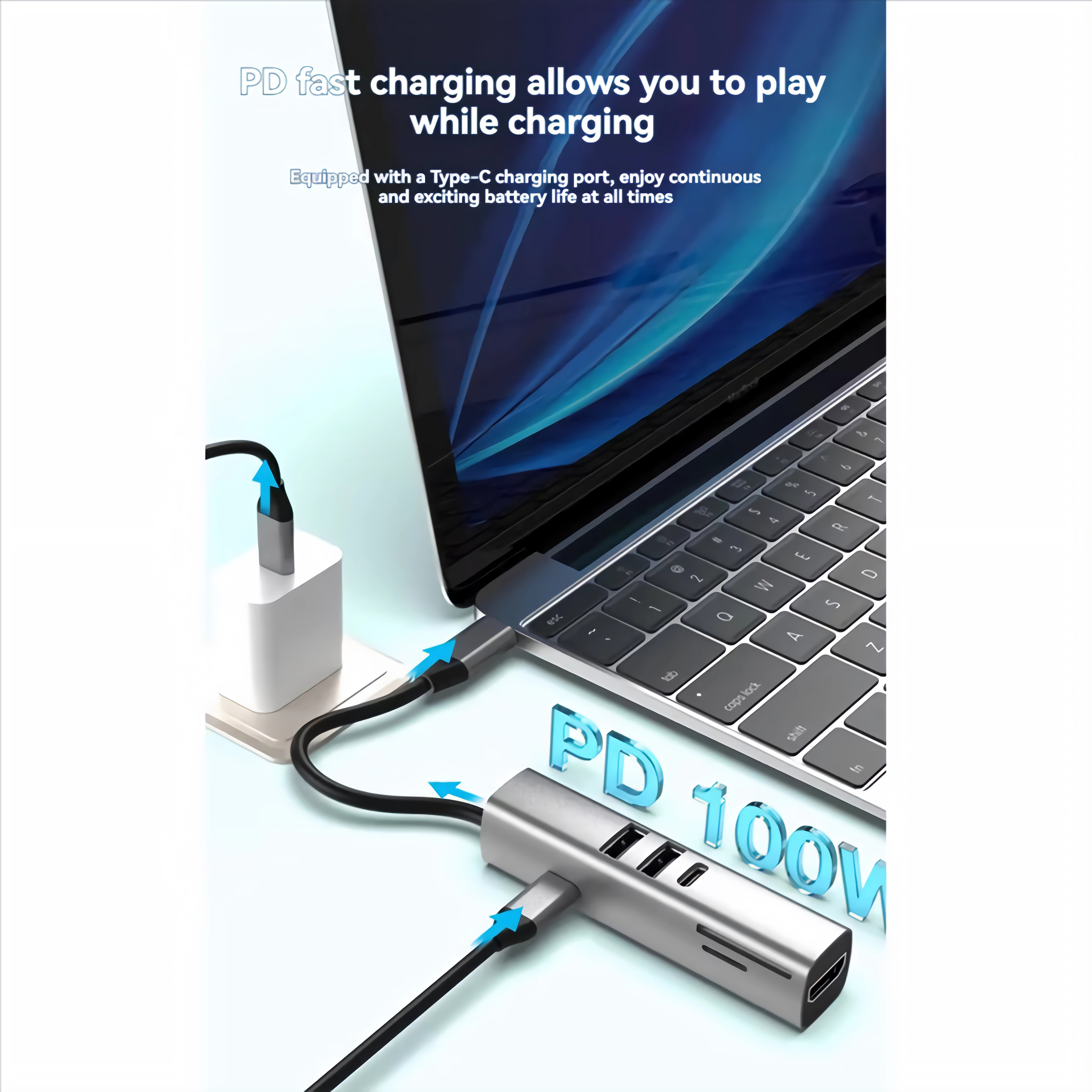 Laptop mit PD-Schnelllade-Hub, verbunden über USB-C. Ladegerät angeschlossen.