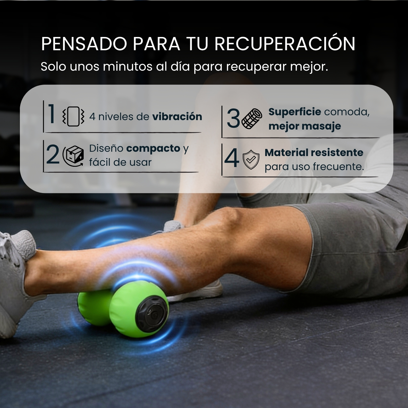Pelota de masaje vibratoria verde en la pierna de un hombre en el suelo.