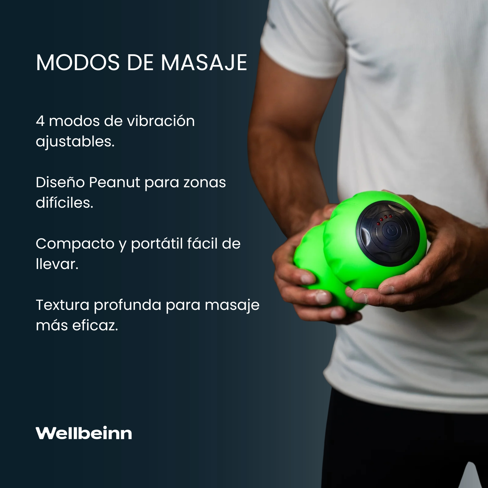 Pelota de masaje verde con botón para ajustes de vibración, sujeta por manos.