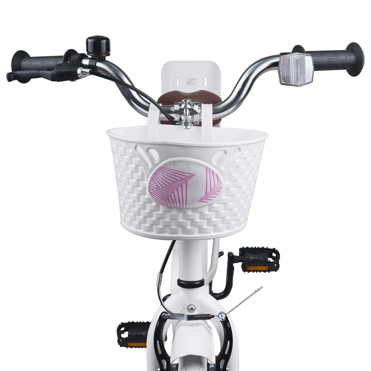 Vorderansicht eines weißen Fahrrads mit weißem Korb, Lenker, Klingel und Pedalen.