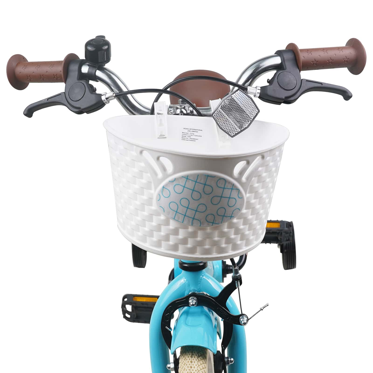 Blaues Kinderfahrrad mit weißem Korb, braunen Griffen und Stützrädern.