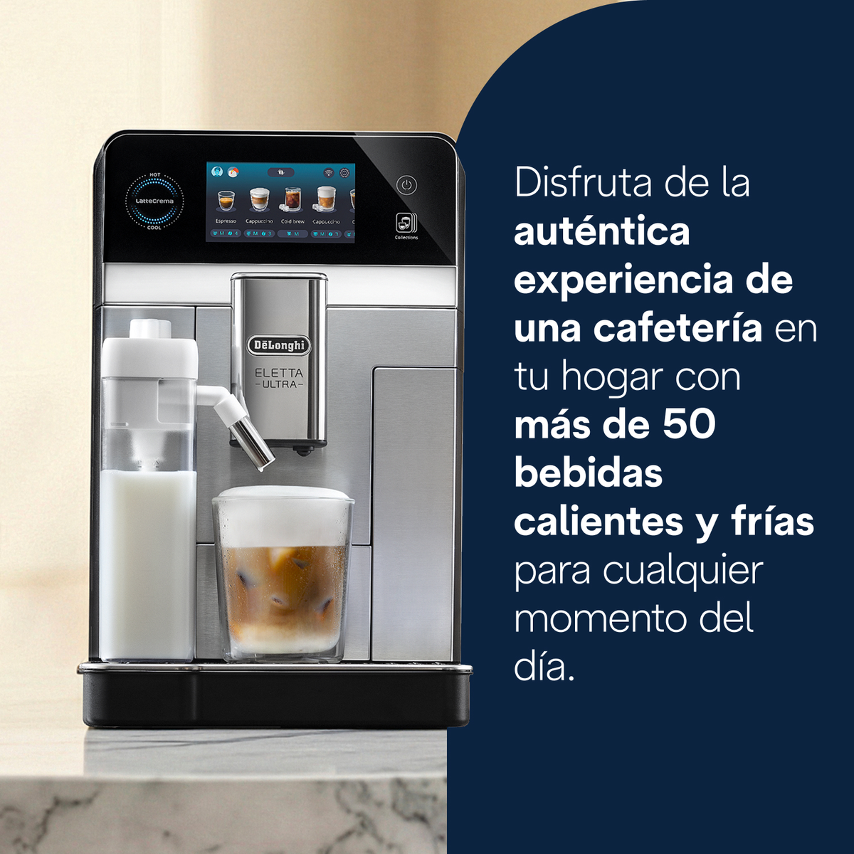 Una cafetera plateada con un recipiente de leche y un vaso de café helado.