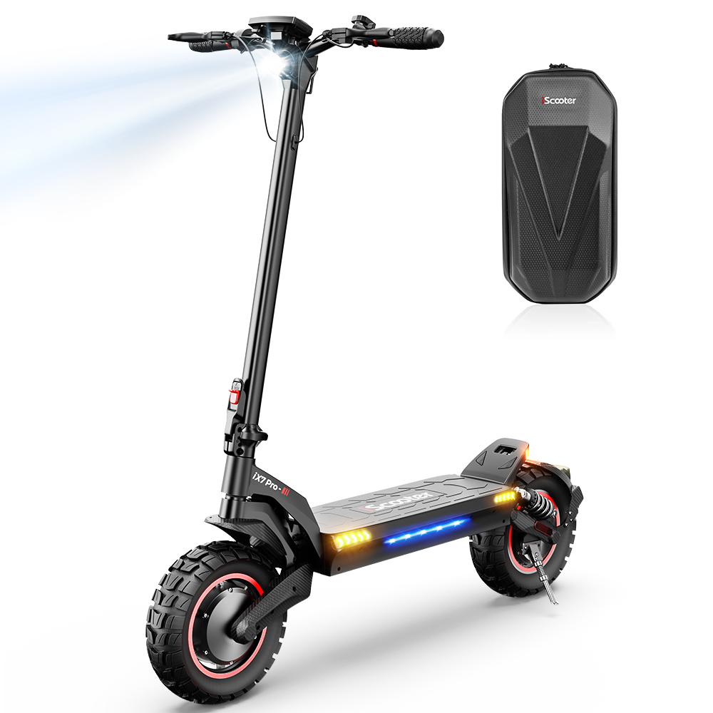 Uno scooter elettrico nero con luci brillanti e una custodia riposta accanto.