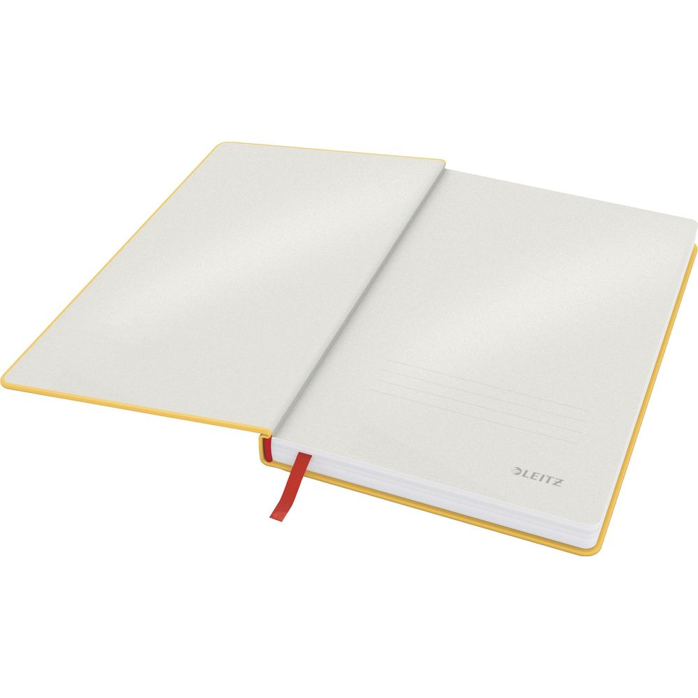 Ein gelbes Notizbuch mit offenen Seiten und rotem Lesezeichen.