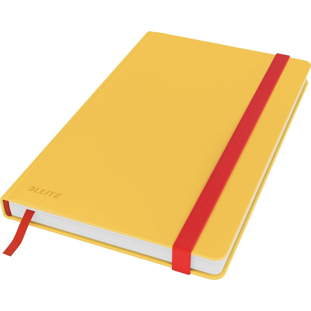 Gelbes Notizbuch mit rotem Gummiband und Lesezeichen.