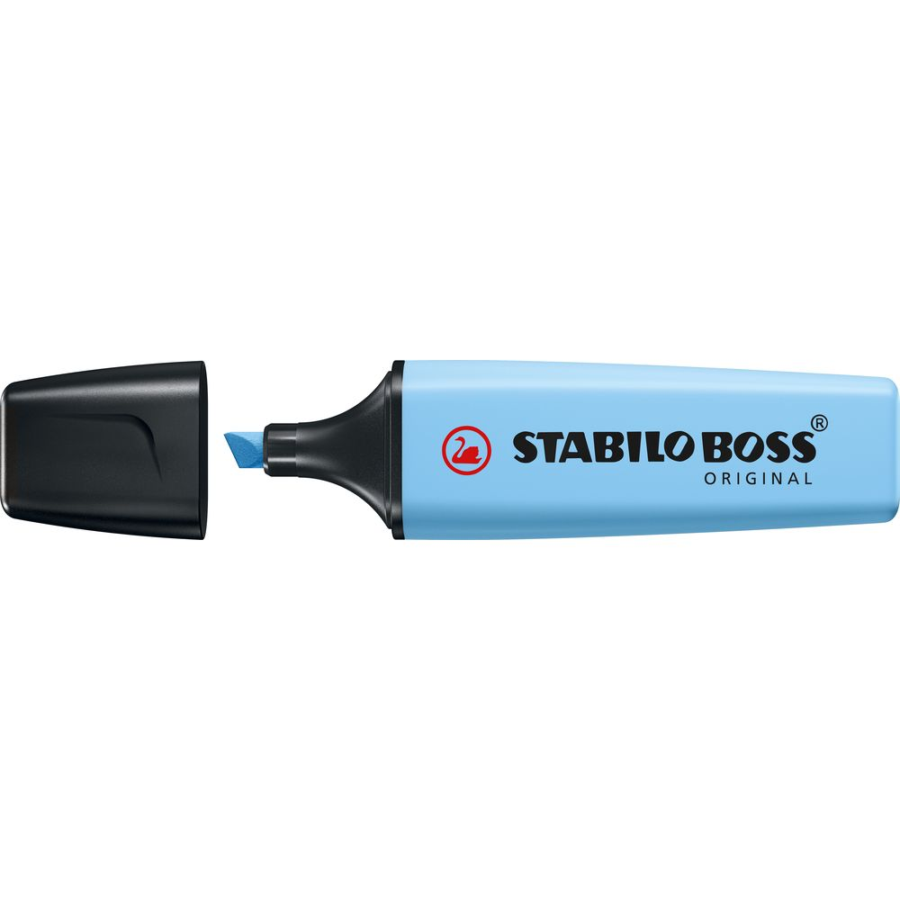 Ein hellblauer Stabilo Boss Original Textmarker mit schwarzer Kappe.