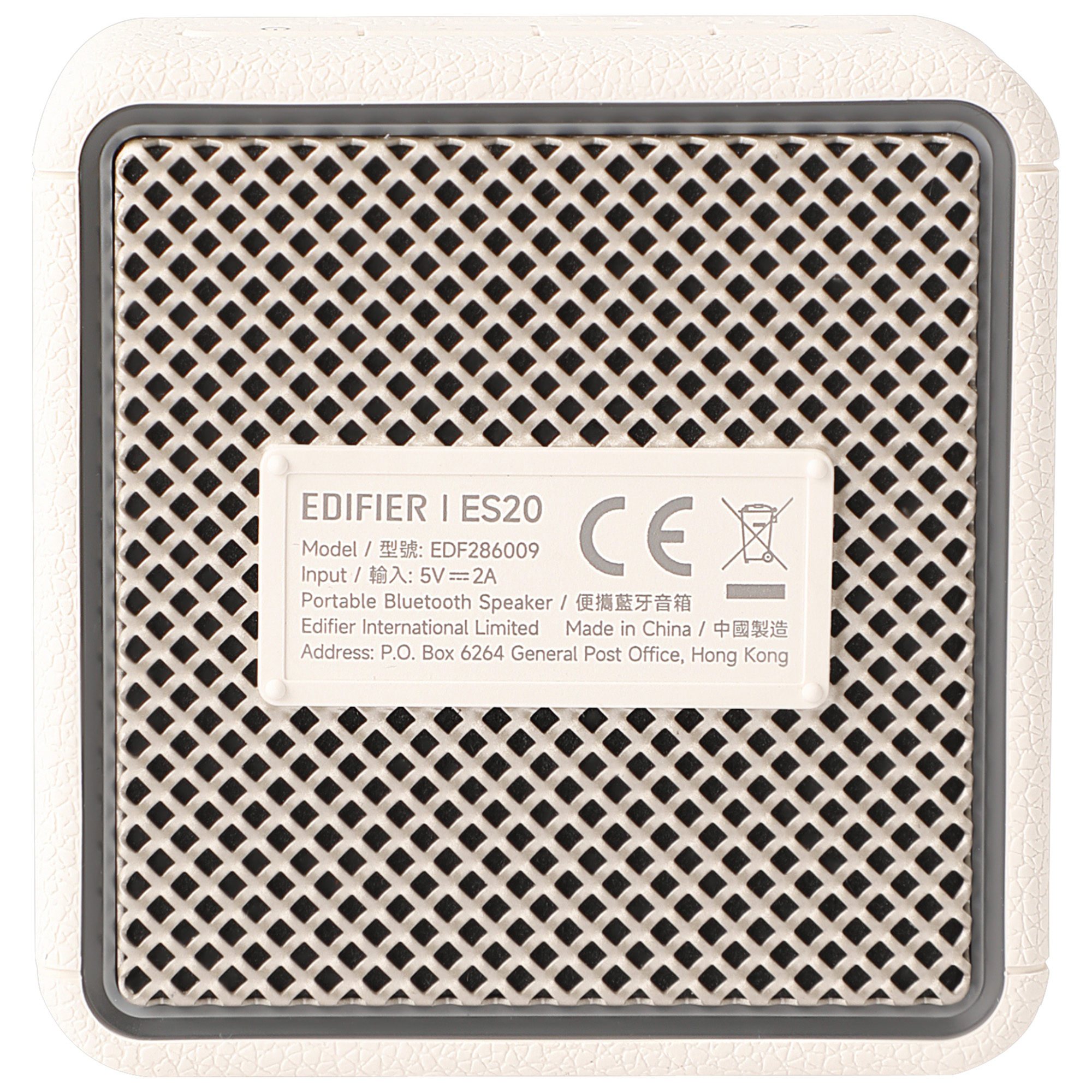 Un altoparlante Bluetooth portatile bianco con griglia a rombi ed etichetta.