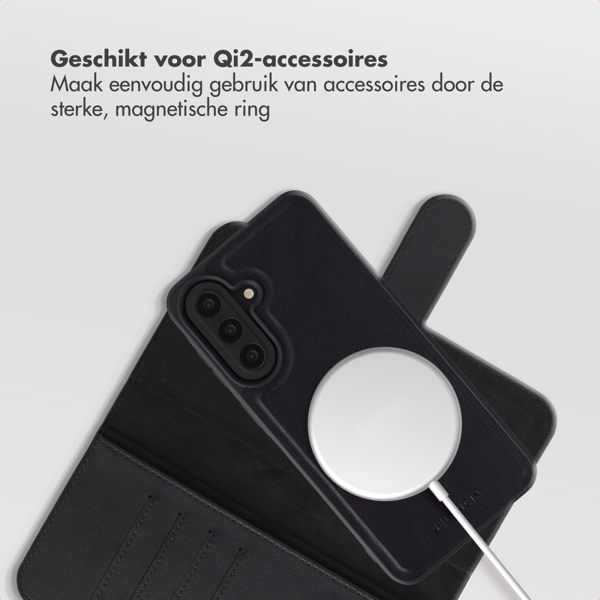 Téléphone noir avec chargeur magnétique Qi2 et étui à rabat.