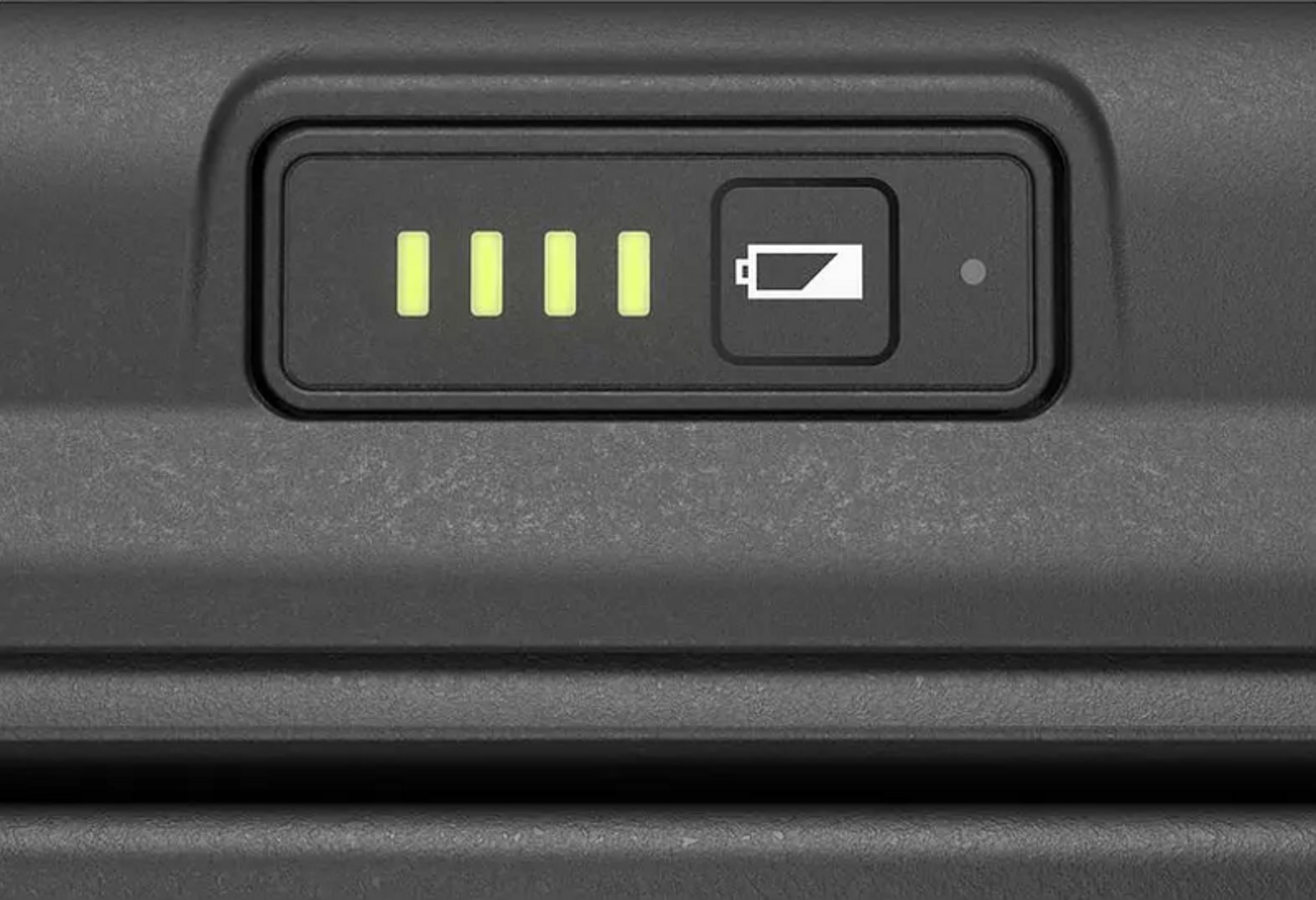 Indicatore di stato batteria con 4 luci, 1 è accesa. Un'icona della batteria è a sinistra.