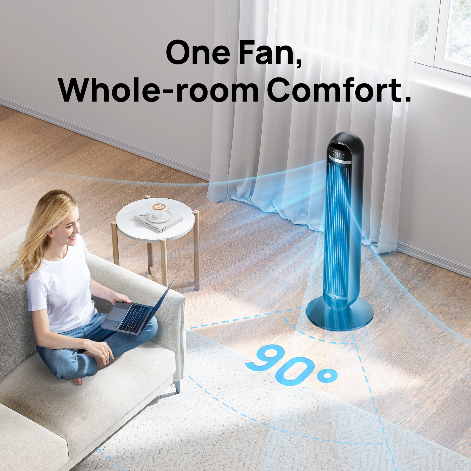 Une femme assise sur un canapé avec un ordinateur portable. Un ventilateur tour émet de l'air à 90°.