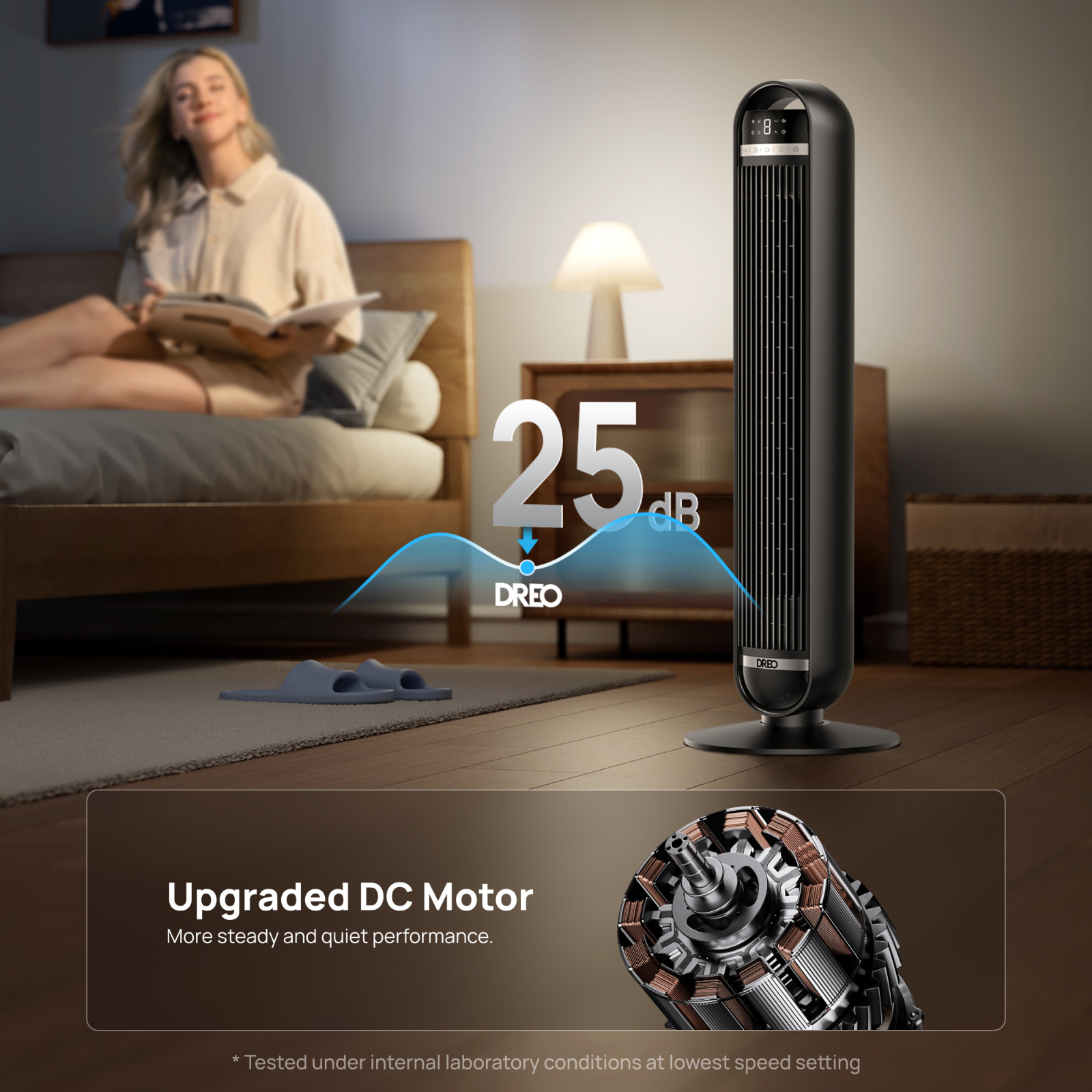 Une femme lit sur un lit, un ventilateur tour à proximité. 25 dB affichés.