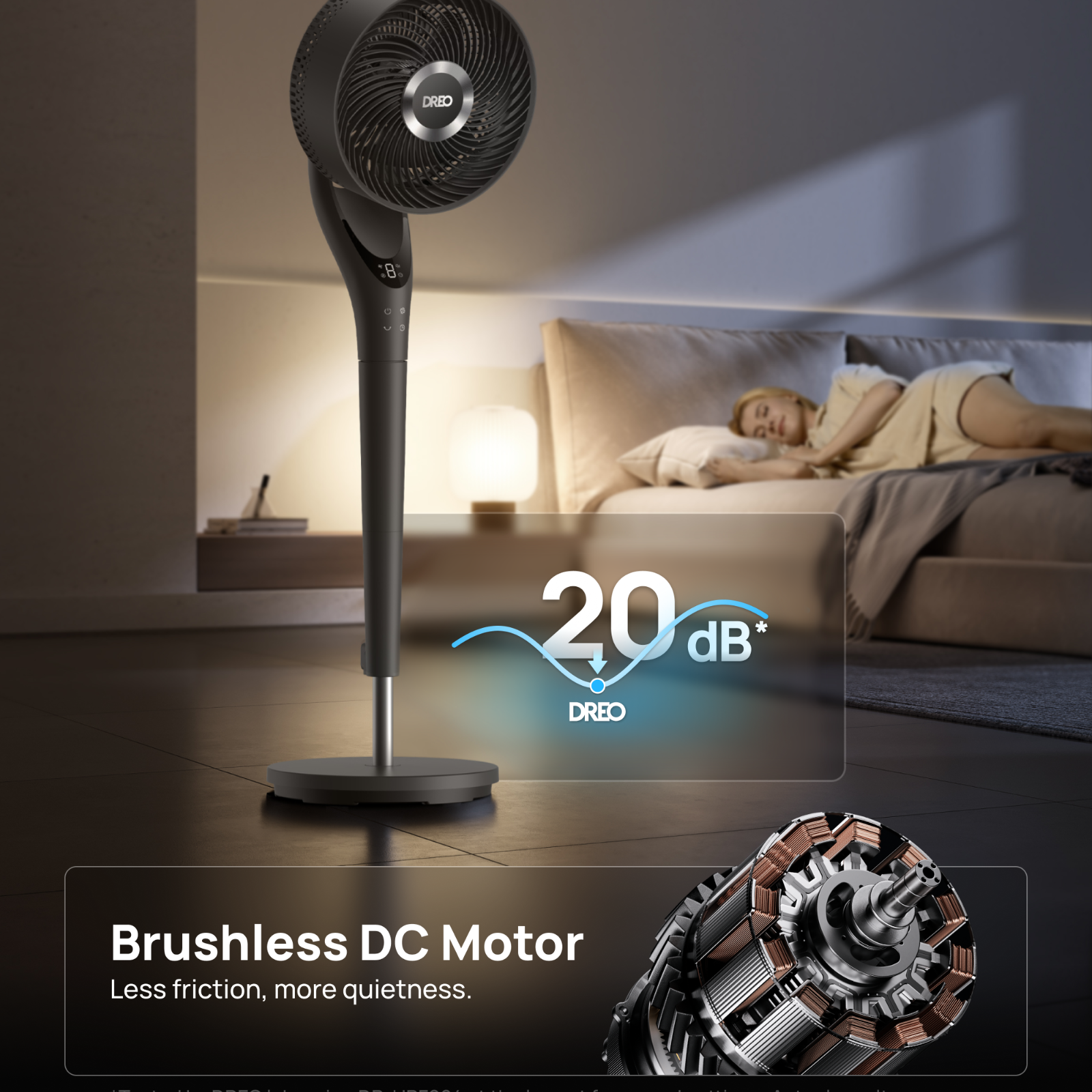 Un ventilateur noir à côté d'un lit où dort une femme. Niveau sonore de 20 dB.