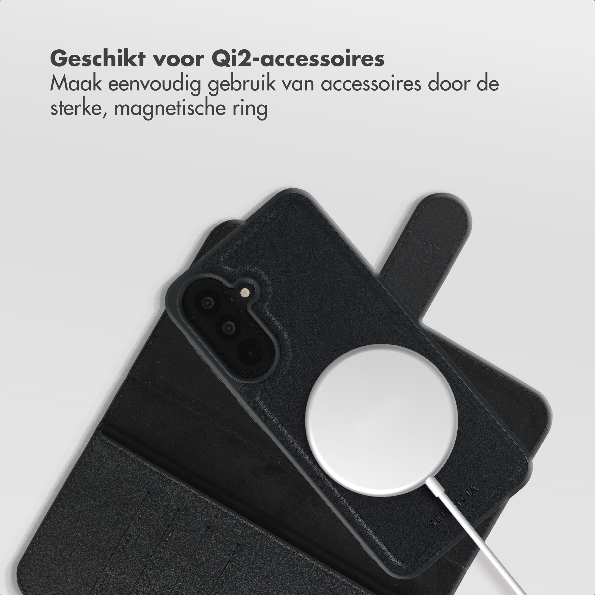 Un étui de téléphone noir avec anneau magnétique Qi2 et câble de chargement.