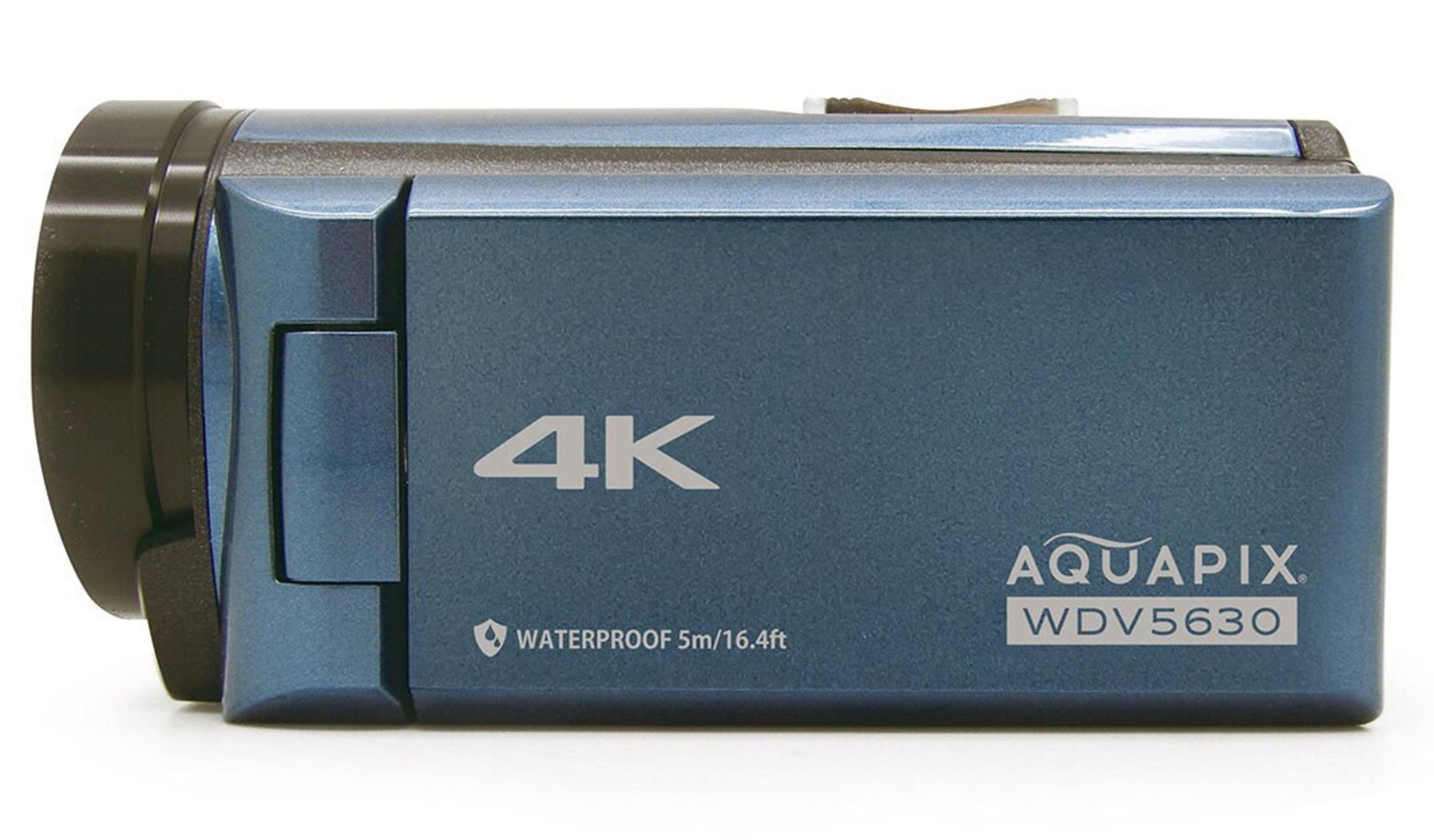 Niebieska kamera 4K z napisem „WATERPROOF 5m/16.4ft”.
