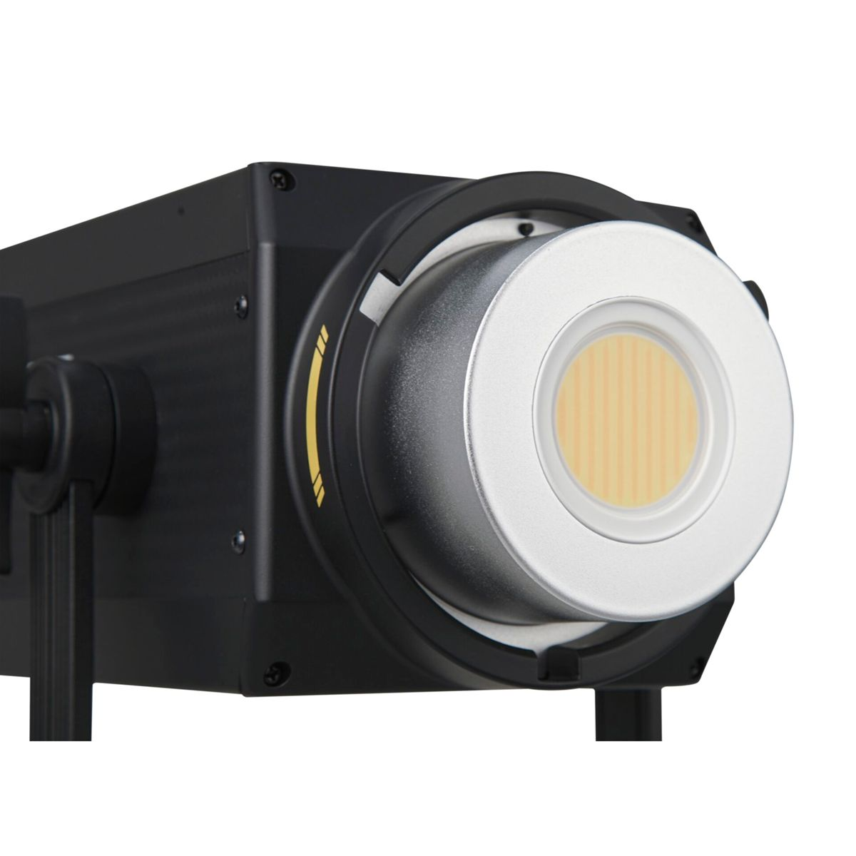 Ein schwarzer Scheinwerfer mit silbernem Reflektor und leuchtender LED.