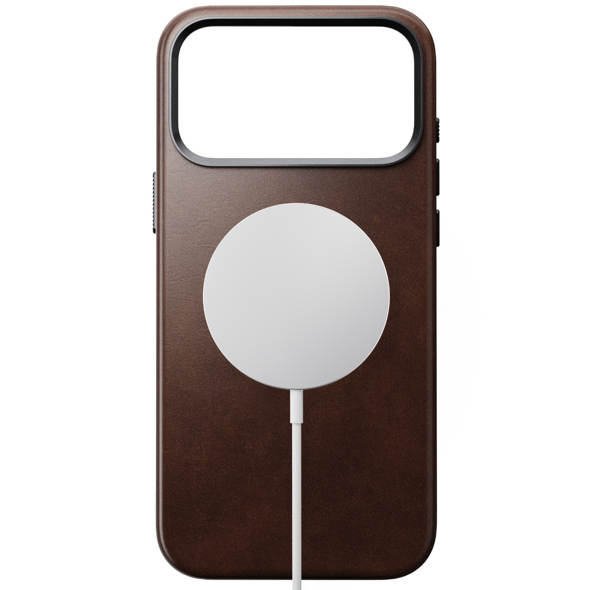 Brązowe etui na telefon z białym kablem ładującym i ładowarką MagSafe na białym tle.