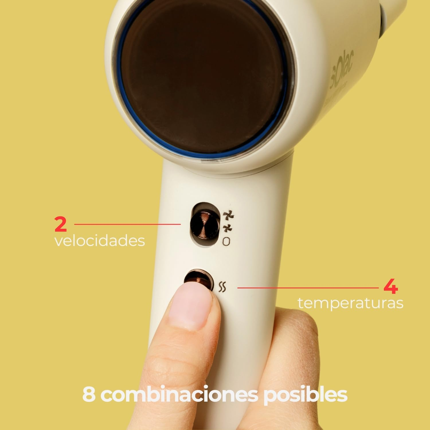 Un dedo presiona un botón en un secador de pelo blanco sobre fondo amarillo.