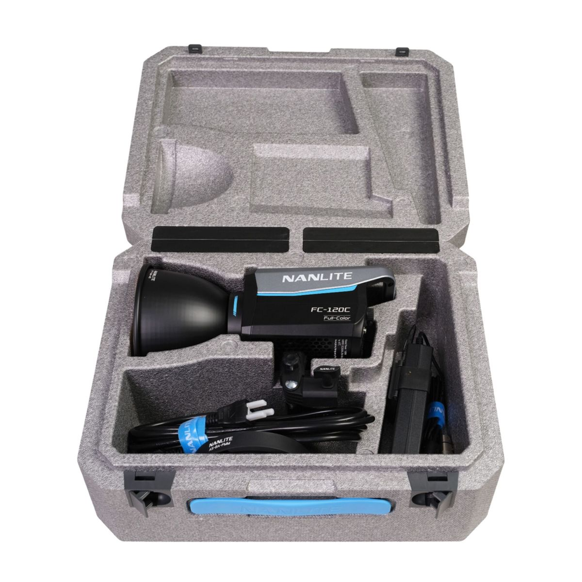 Ein Nanlite FC-120C Vollfarb-LED-Licht in einer grauen Transportbox.