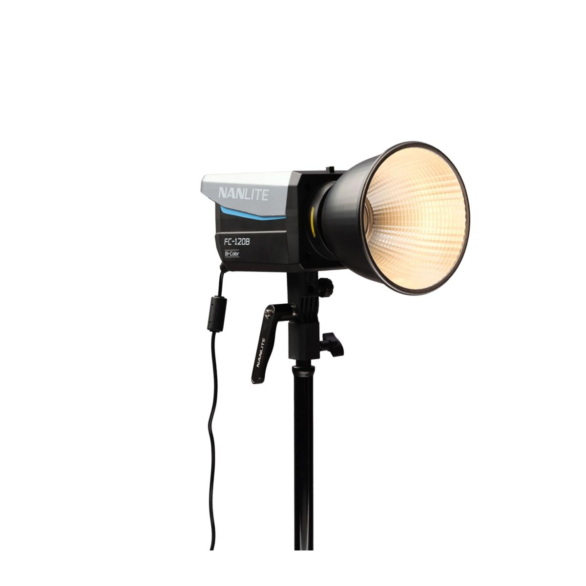Ein professioneller Fotostudio-Scheinwerfer mit schwarzem Gehäuse, silbernem Aufsatz und Reflektor.