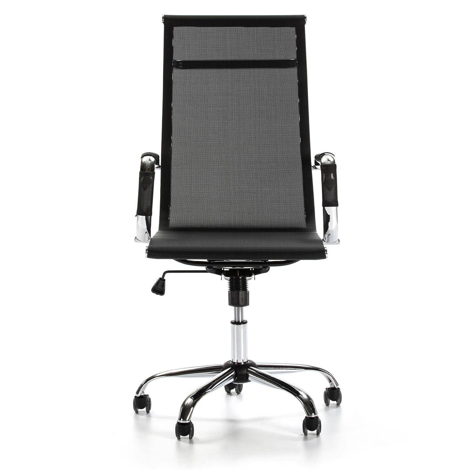 Una silla de oficina negra con respaldo de malla y detalles cromados.
